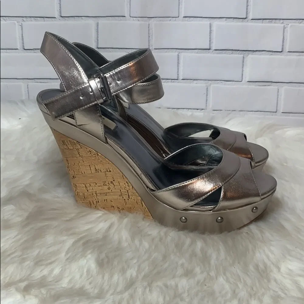 Simply Vera Nala‎ Metallic Wedge Sandals Sz 9.5